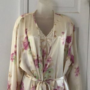 Oscar de la Renta Floral Pattern Satin Night Gown & Robe. Bohemian